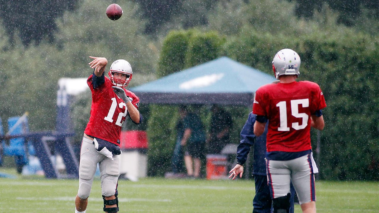 Rainy workout: Patriots, Eagles practice together on wet day